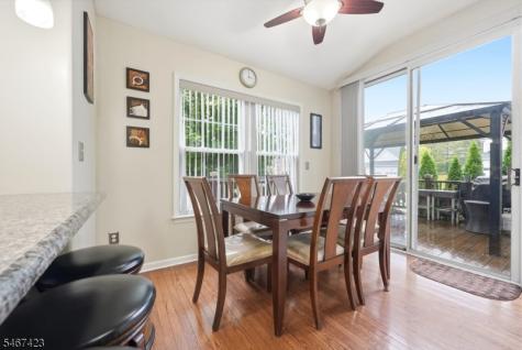 17 Windsor Lane Lopatcong NJ 08865