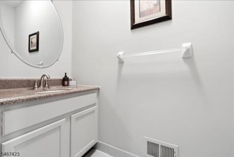 17 Windsor Lane Lopatcong NJ 08865