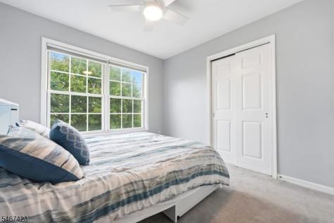 17 Windsor Lane Lopatcong NJ 08865