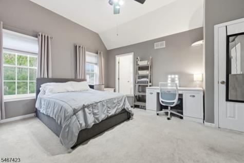 17 Windsor Lane Lopatcong NJ 08865