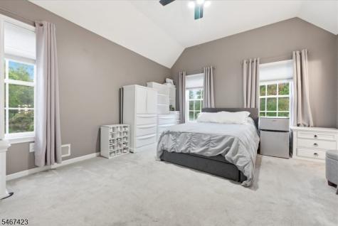 17 Windsor Lane Lopatcong NJ 08865
