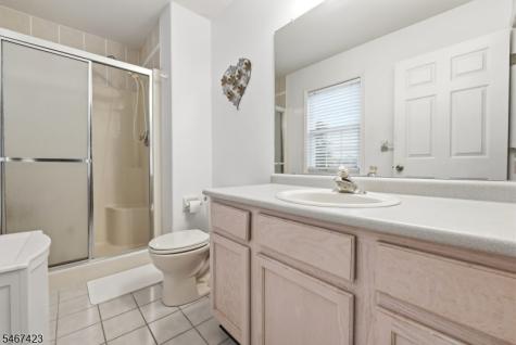 17 Windsor Lane Lopatcong NJ 08865