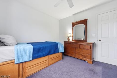 17 Windsor Lane Lopatcong NJ 08865
