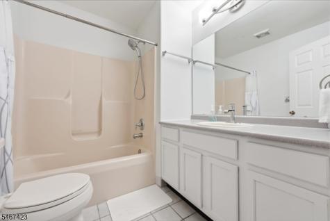 17 Windsor Lane Lopatcong NJ 08865