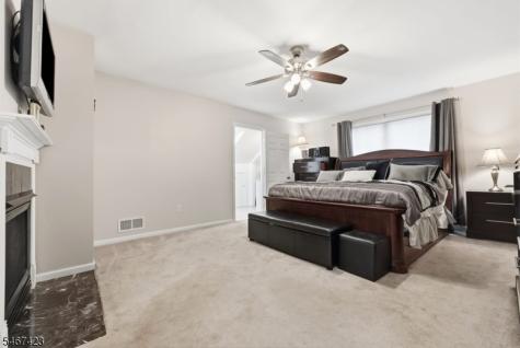 17 Windsor Lane Lopatcong NJ 08865