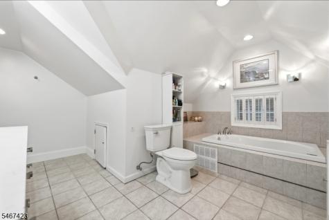 17 Windsor Lane Lopatcong NJ 08865