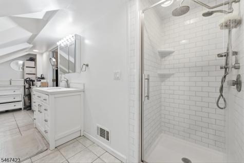 17 Windsor Lane Lopatcong NJ 08865