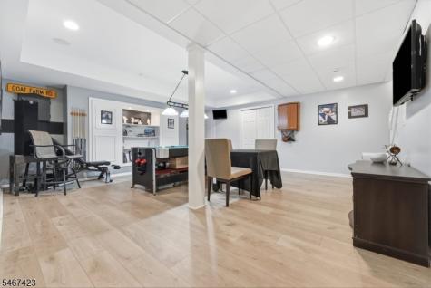 17 Windsor Lane Lopatcong NJ 08865
