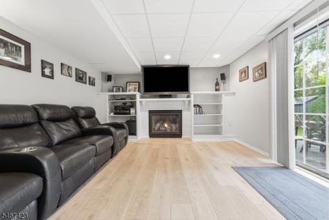 17 Windsor Lane Lopatcong NJ 08865