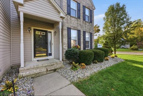 17 Windsor Lane Lopatcong NJ 08865