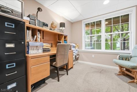 17 Windsor Lane Lopatcong NJ 08865