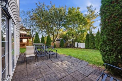 17 Windsor Lane Lopatcong NJ 08865