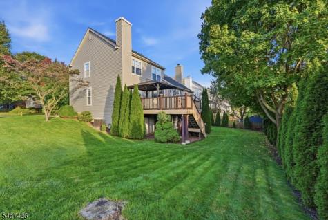 17 Windsor Lane Lopatcong NJ 08865