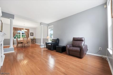 17 Windsor Lane Lopatcong NJ 08865