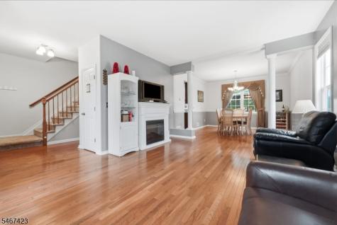 17 Windsor Lane Lopatcong NJ 08865