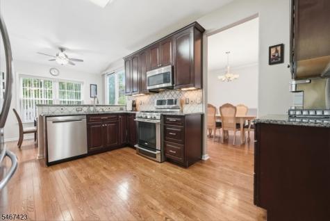 17 Windsor Lane Lopatcong NJ 08865
