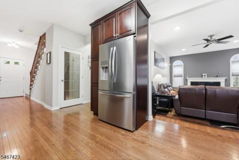 17 Windsor Lane Lopatcong NJ 08865