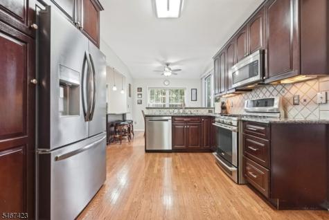 17 Windsor Lane Lopatcong NJ 08865