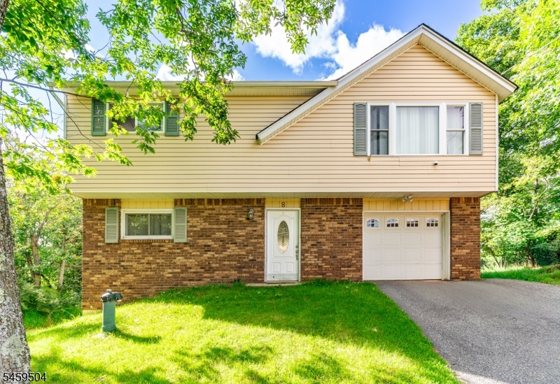 8 Rollins Trail Hopatcong NJ 07843