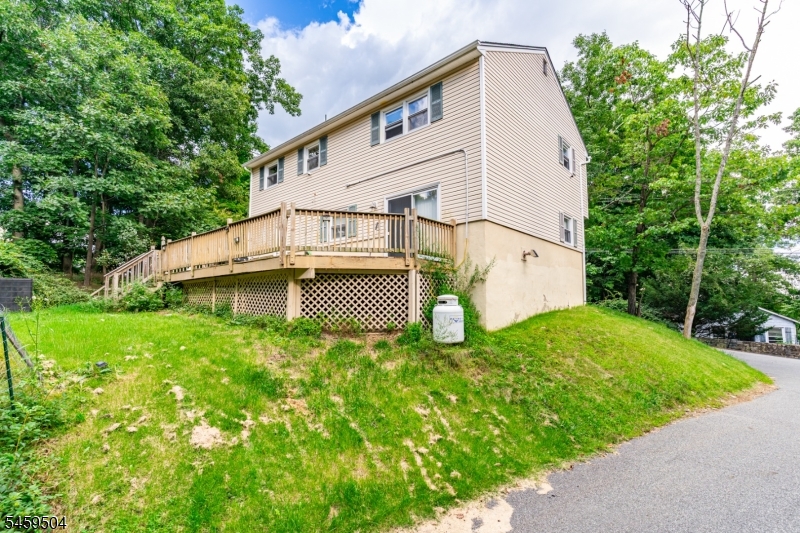 8 Rollins Trail Hopatcong NJ 07843