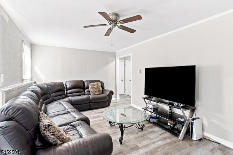 8 Rollins Trail Hopatcong NJ 07843