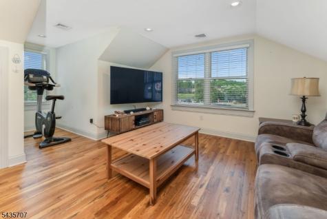 5 Marudy Drive Clinton NJ 08809