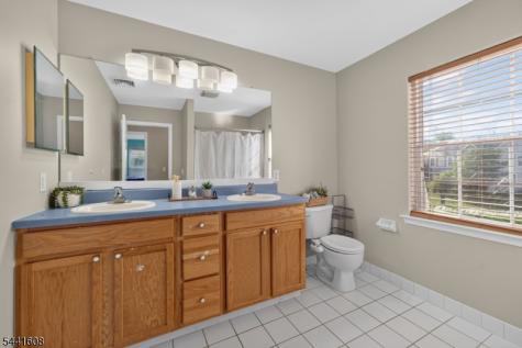 3 Grant Way Lopatcong NJ 08865