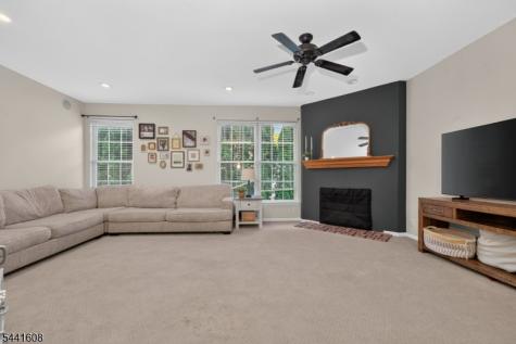 3 Grant Way Lopatcong NJ 08865