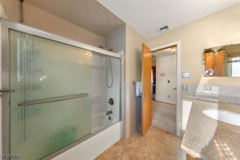 2 Mettle Lane Roxbury NJ 07885