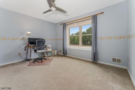 16 Woodland Terrace Bloomsbury NJ 08804
