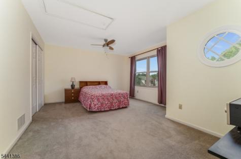 16 Woodland Terrace Bloomsbury NJ 08804