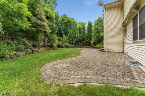 16 Woodland Terrace Bloomsbury NJ 08804