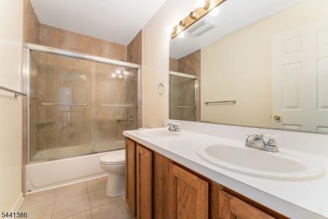 16 Woodland Terrace Bloomsbury NJ 08804