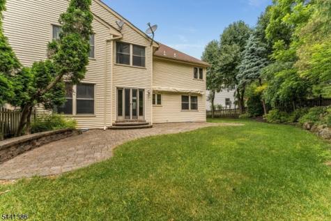 16 Woodland Terrace Bloomsbury NJ 08804