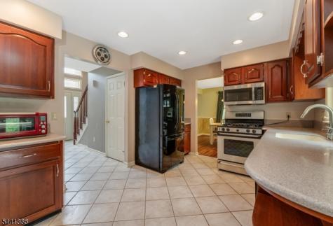 16 Woodland Terrace Bloomsbury NJ 08804