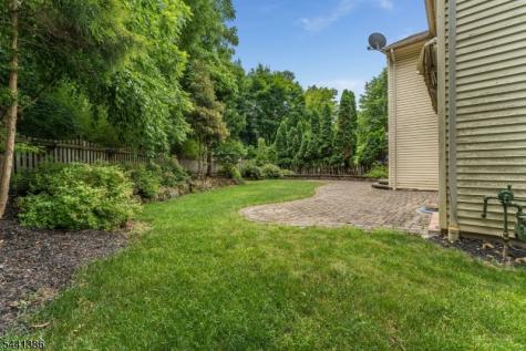 16 Woodland Terrace Bloomsbury NJ 08804