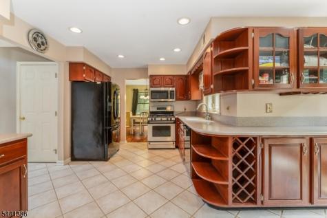 16 Woodland Terrace Bloomsbury NJ 08804
