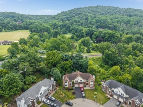 16 Woodland Terrace Bloomsbury NJ 08804