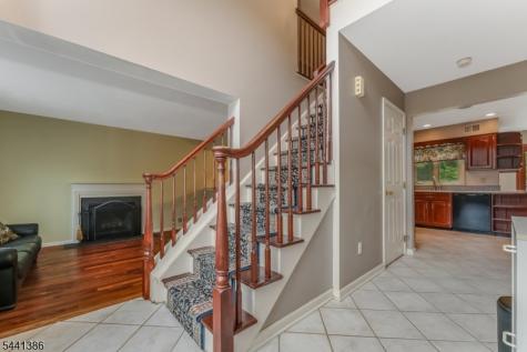 16 Woodland Terrace Bloomsbury NJ 08804
