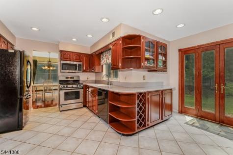 16 Woodland Terrace Bloomsbury NJ 08804