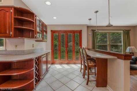 16 Woodland Terrace Bloomsbury NJ 08804
