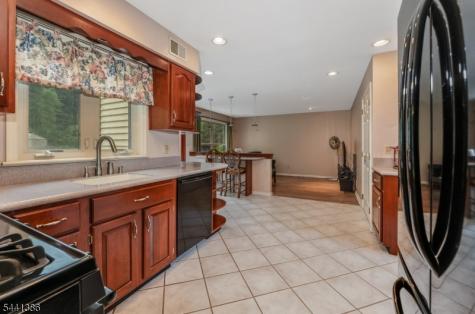 16 Woodland Terrace Bloomsbury NJ 08804