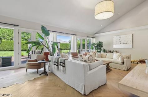 15 Laurie Court Scotch Plains NJ 07076