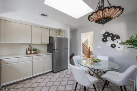 372 Willow Way Clark NJ 07066