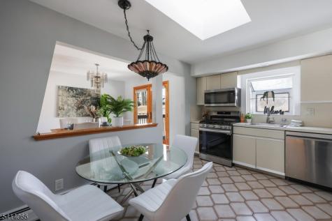 372 Willow Way Clark NJ 07066