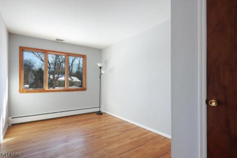 372 Willow Way Clark NJ 07066