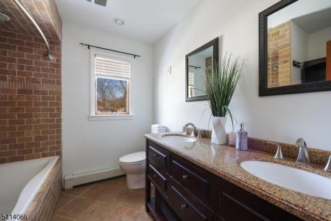 372 Willow Way Clark NJ 07066