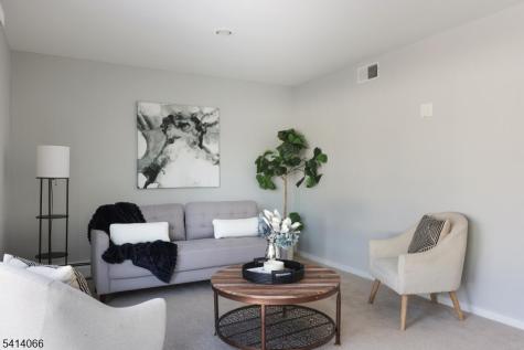 372 Willow Way Clark NJ 07066