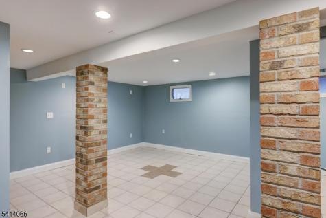 372 Willow Way Clark NJ 07066