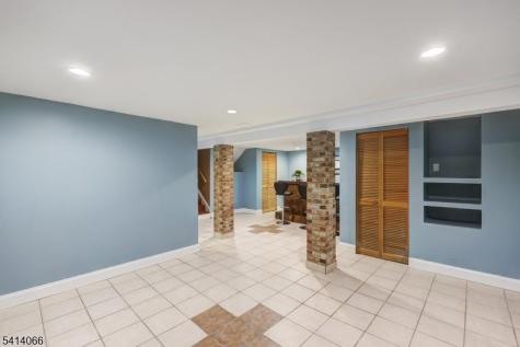 372 Willow Way Clark NJ 07066